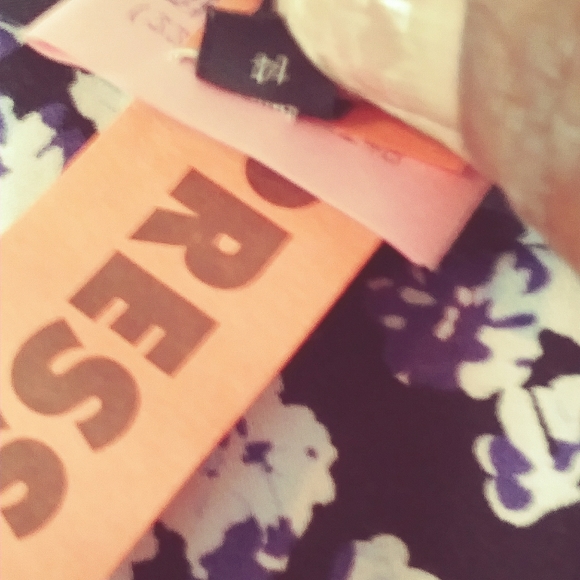 Beautiful Flowered Express Pencil Skirt - Picture 6 of 7